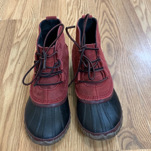 Sorel Shoes - Sorel Red and Black Winter Boots